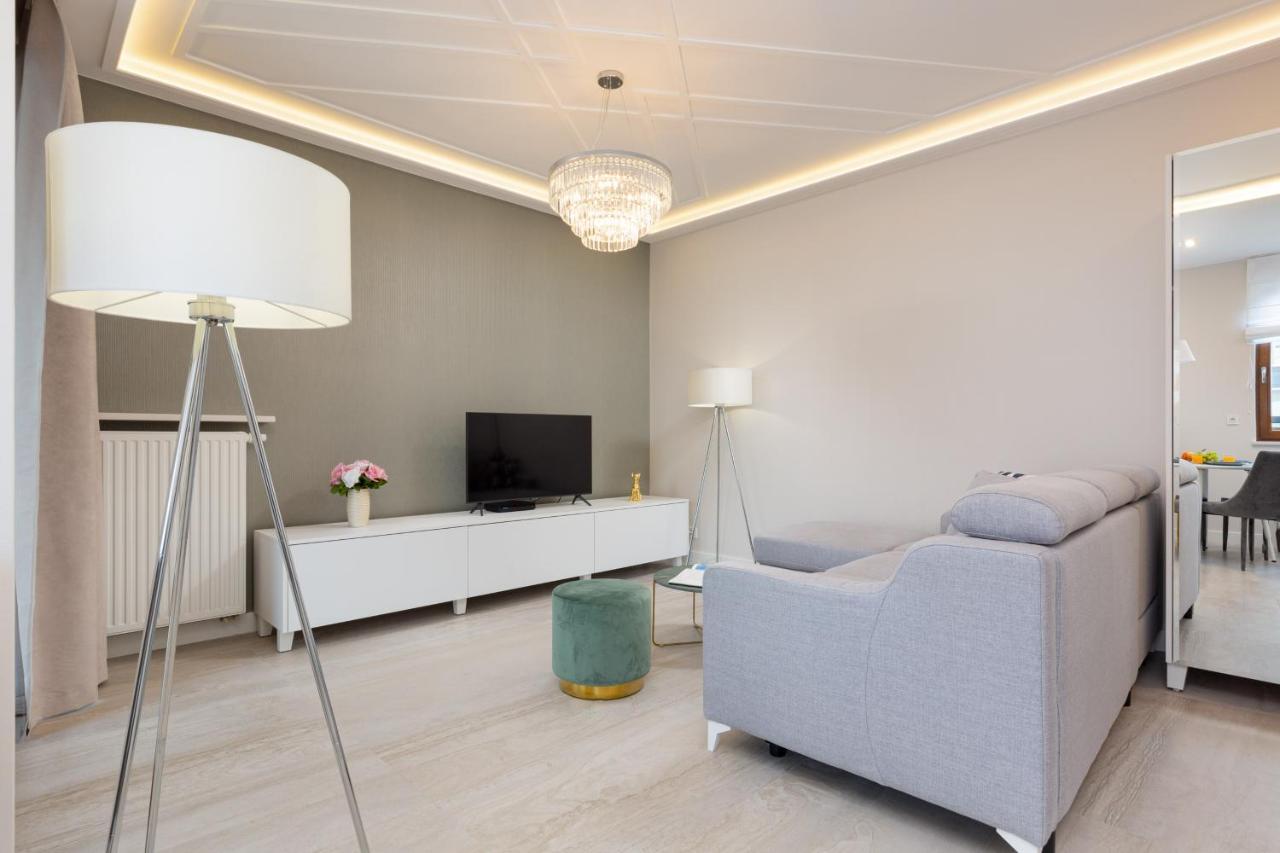City Center Apartments Grzybowska With Parking By Noclegi Renters Warschau Buitenkant foto