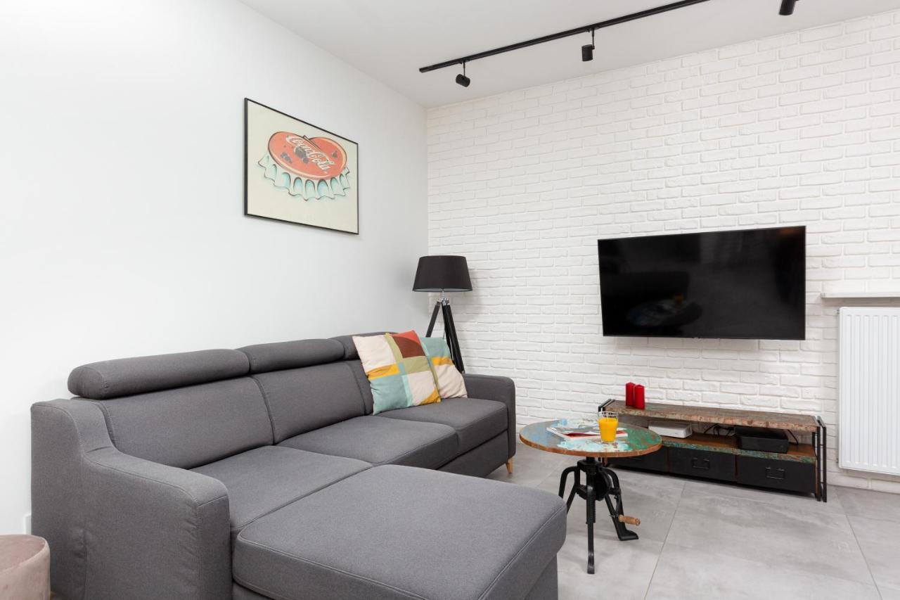 City Center Apartments Grzybowska With Parking By Noclegi Renters Warschau Buitenkant foto