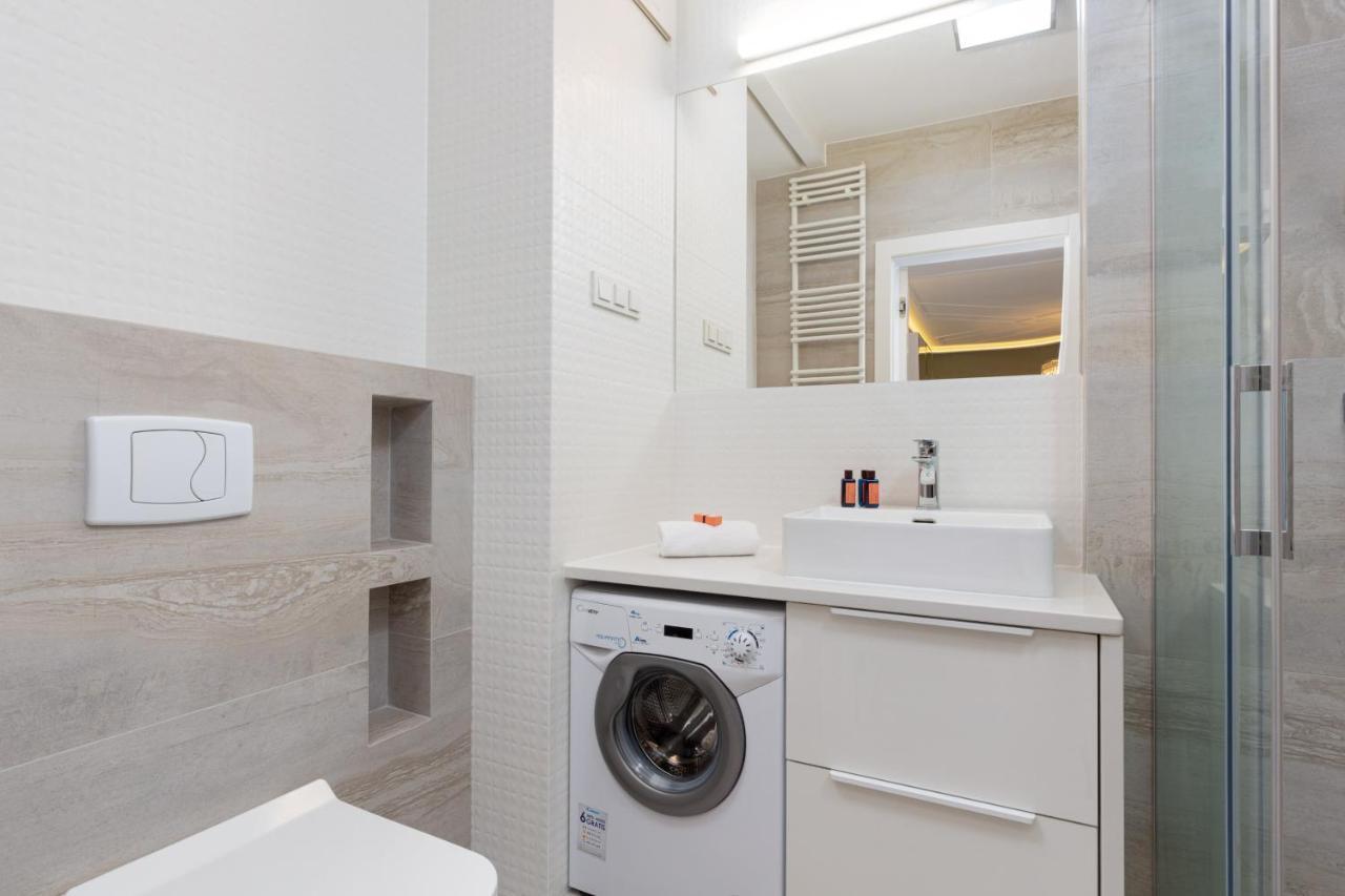 City Center Apartments Grzybowska With Parking By Noclegi Renters Warschau Buitenkant foto