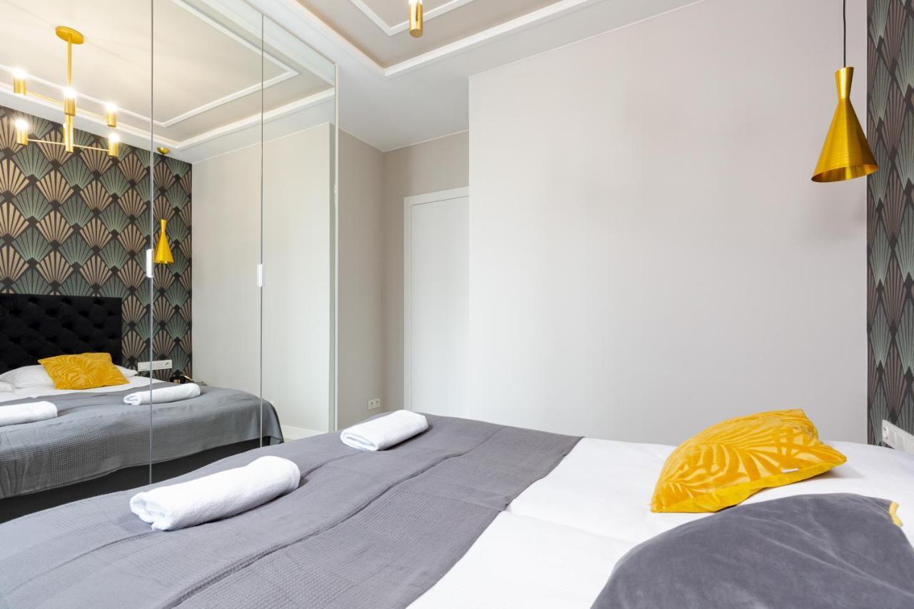 City Center Apartments Grzybowska With Parking By Noclegi Renters Warschau Buitenkant foto